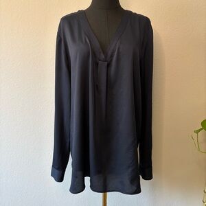 Ann Taylor Women's V-neck blouse, XL Navy, long-sleeved top. Business casual‎